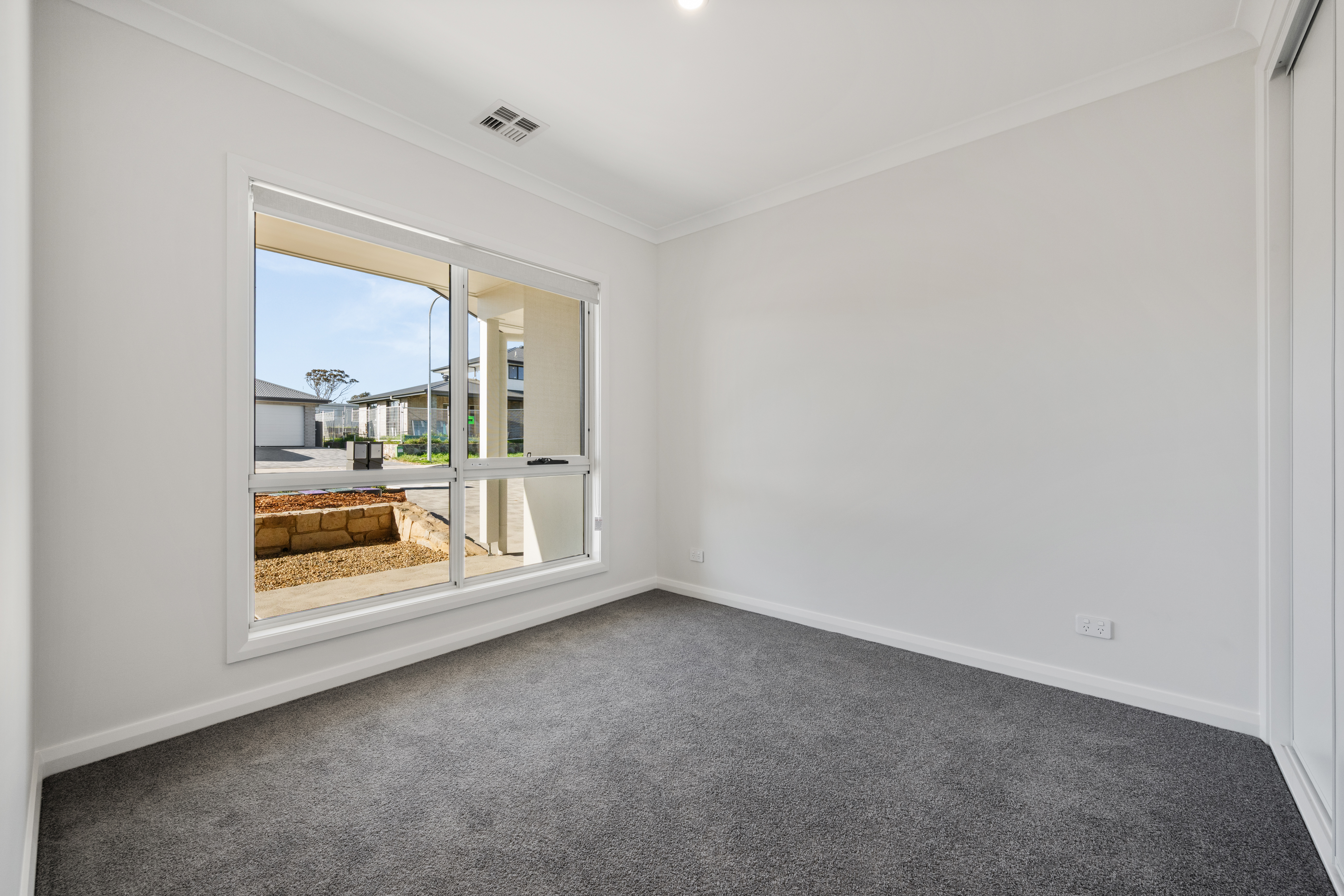 3 Mowenbah Cres, Googong NSW-009