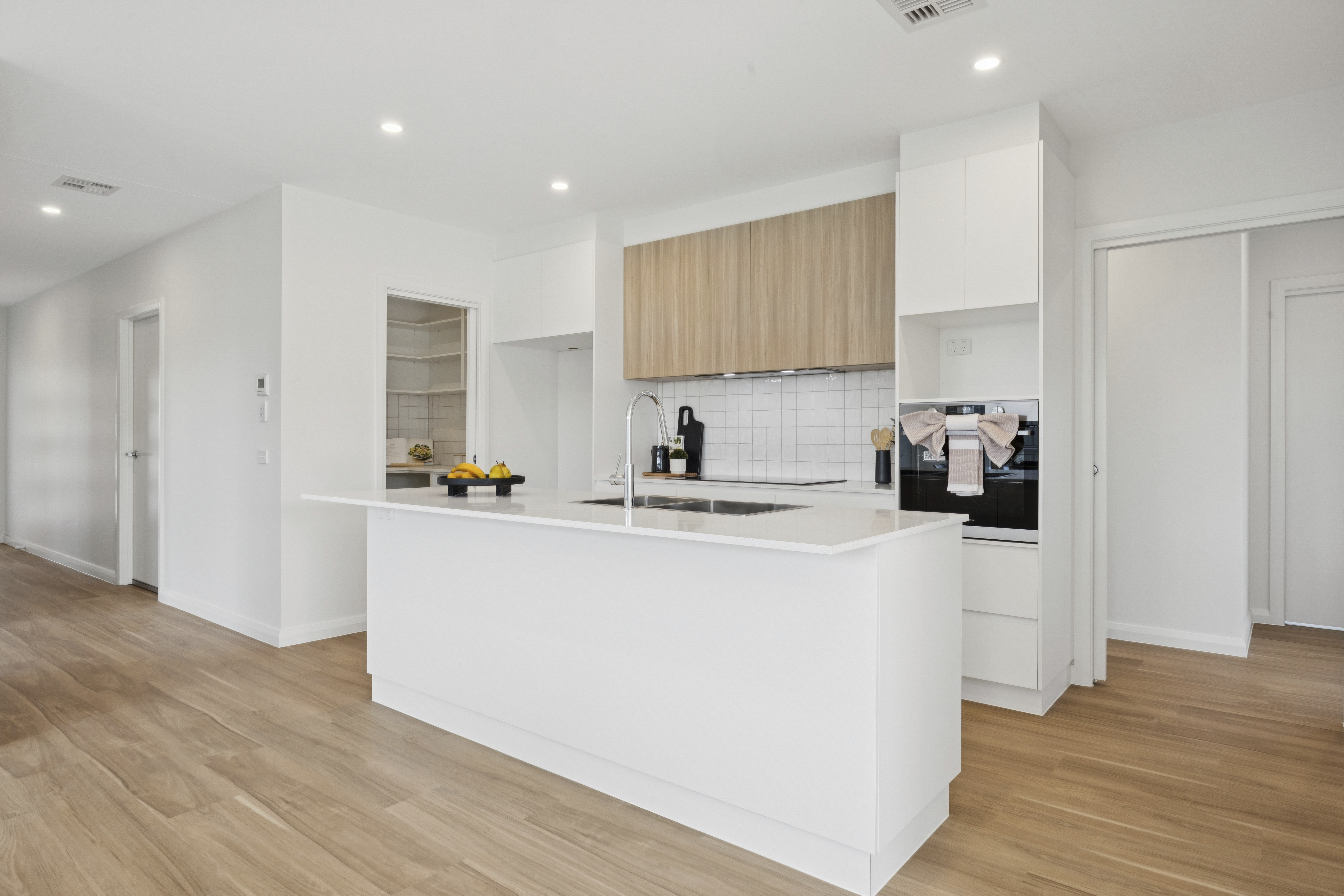 044_Open2view_ID966544-22_Cunningdroo_Street