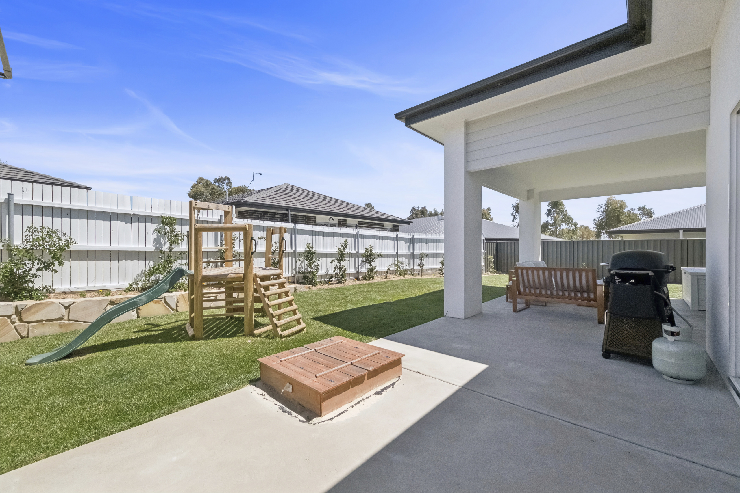 031_Open2view_ID984123-22_Garraway_Crescent