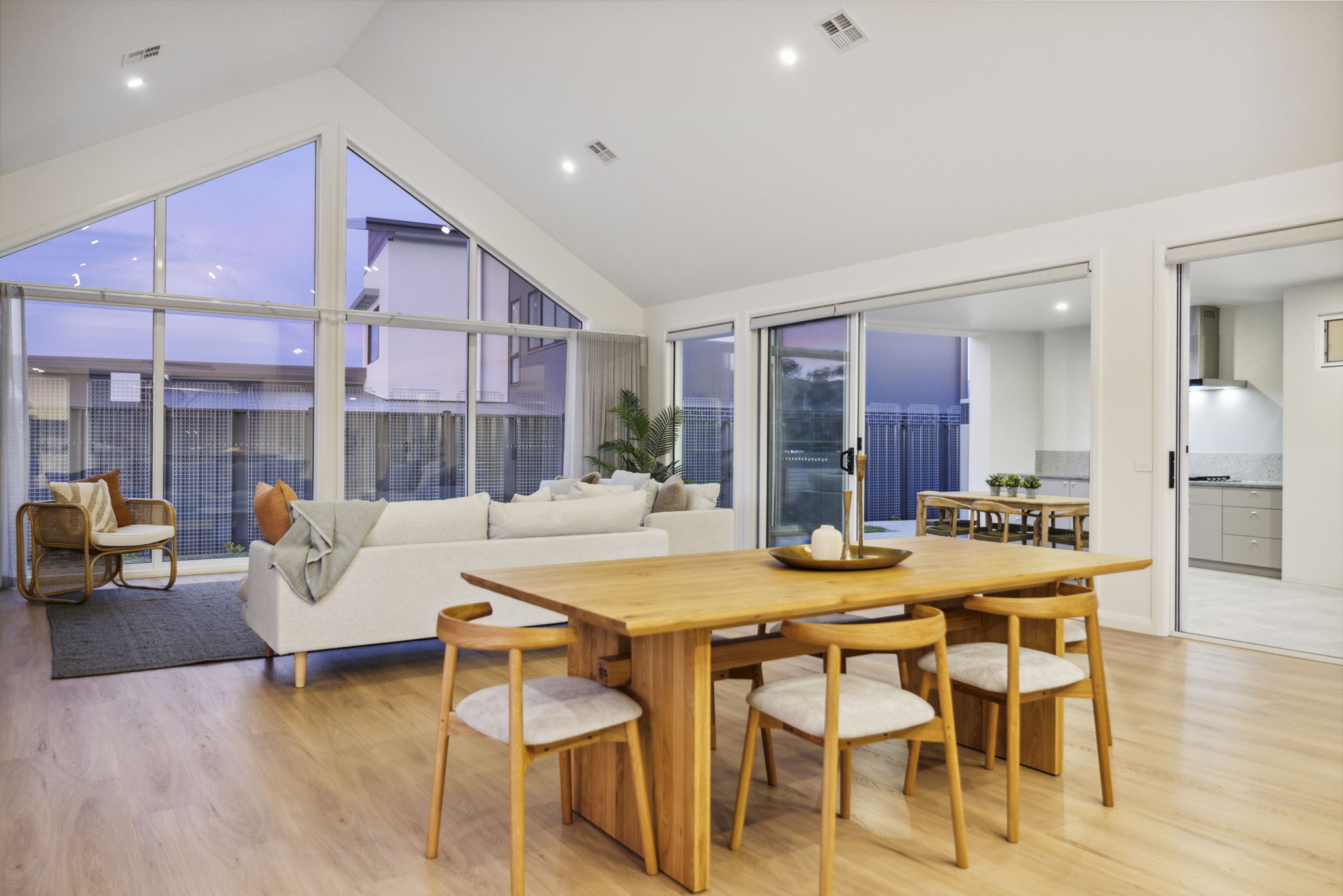 24-web-or-mls-6 Trenerry Cres 19