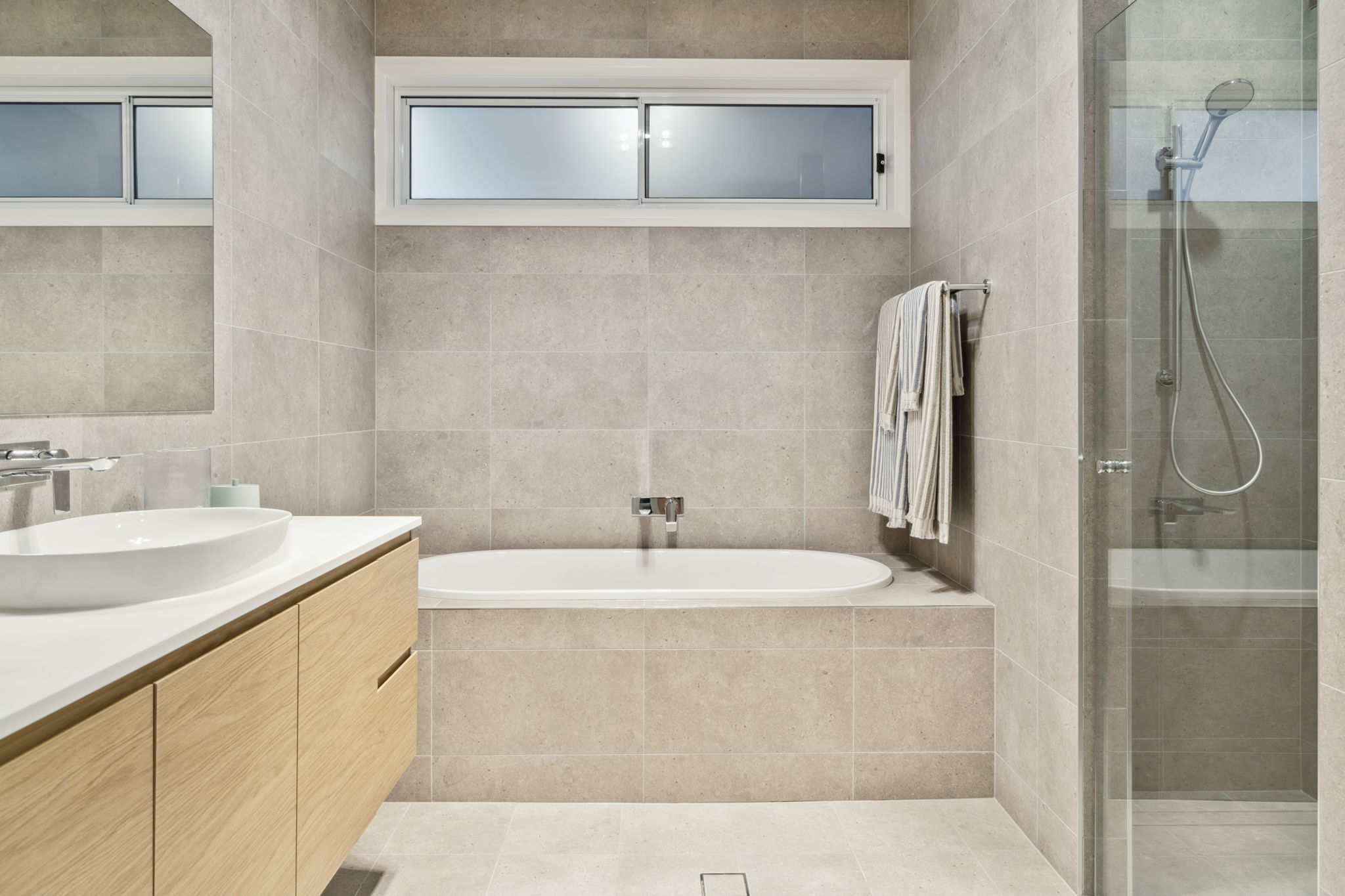 27-web-or-mls-6 Trenerry Cres 22